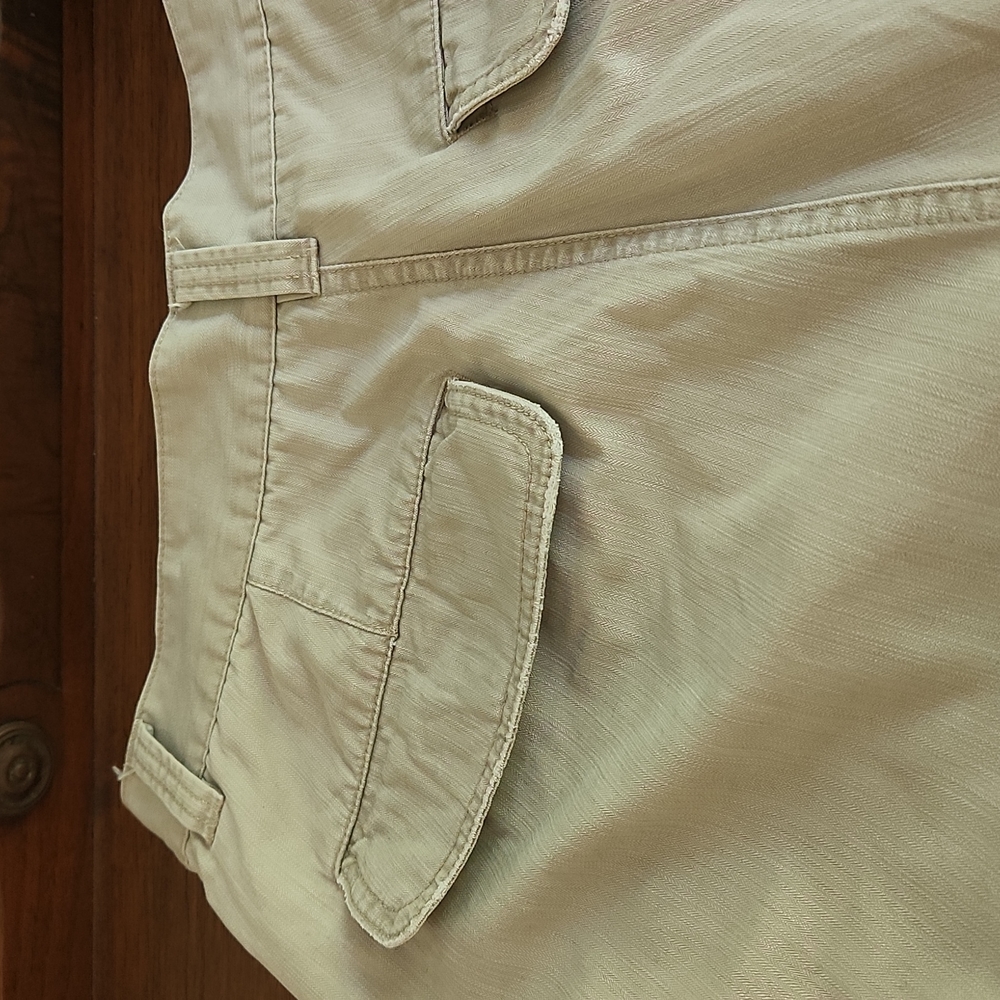 Axist Men's Sz32, Khaki Color, 2 Snap, 2 Button, 2 Front Pockets, Belt Loops - Picture 6 of 9